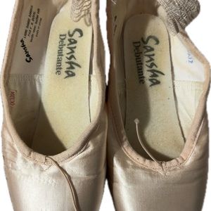Sansha pointe Ballet/Dance shoes D101 DEBUTANTE